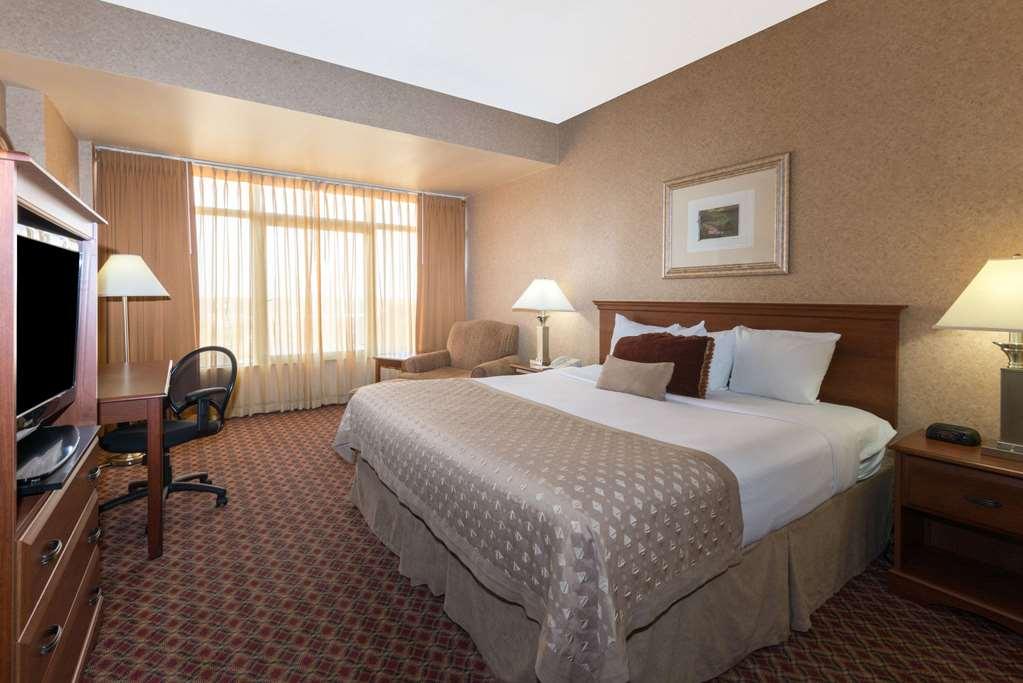 Ramada By Wyndham Topeka Downtown Hotel & Convention Center Zimmer foto