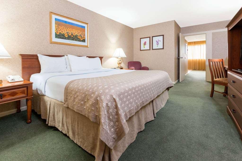 Ramada By Wyndham Topeka Downtown Hotel & Convention Center Zimmer foto
