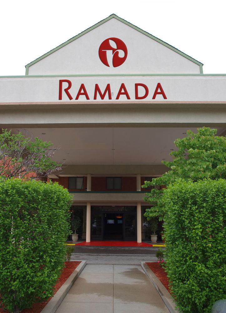 Ramada By Wyndham Topeka Downtown Hotel & Convention Center Exterior foto